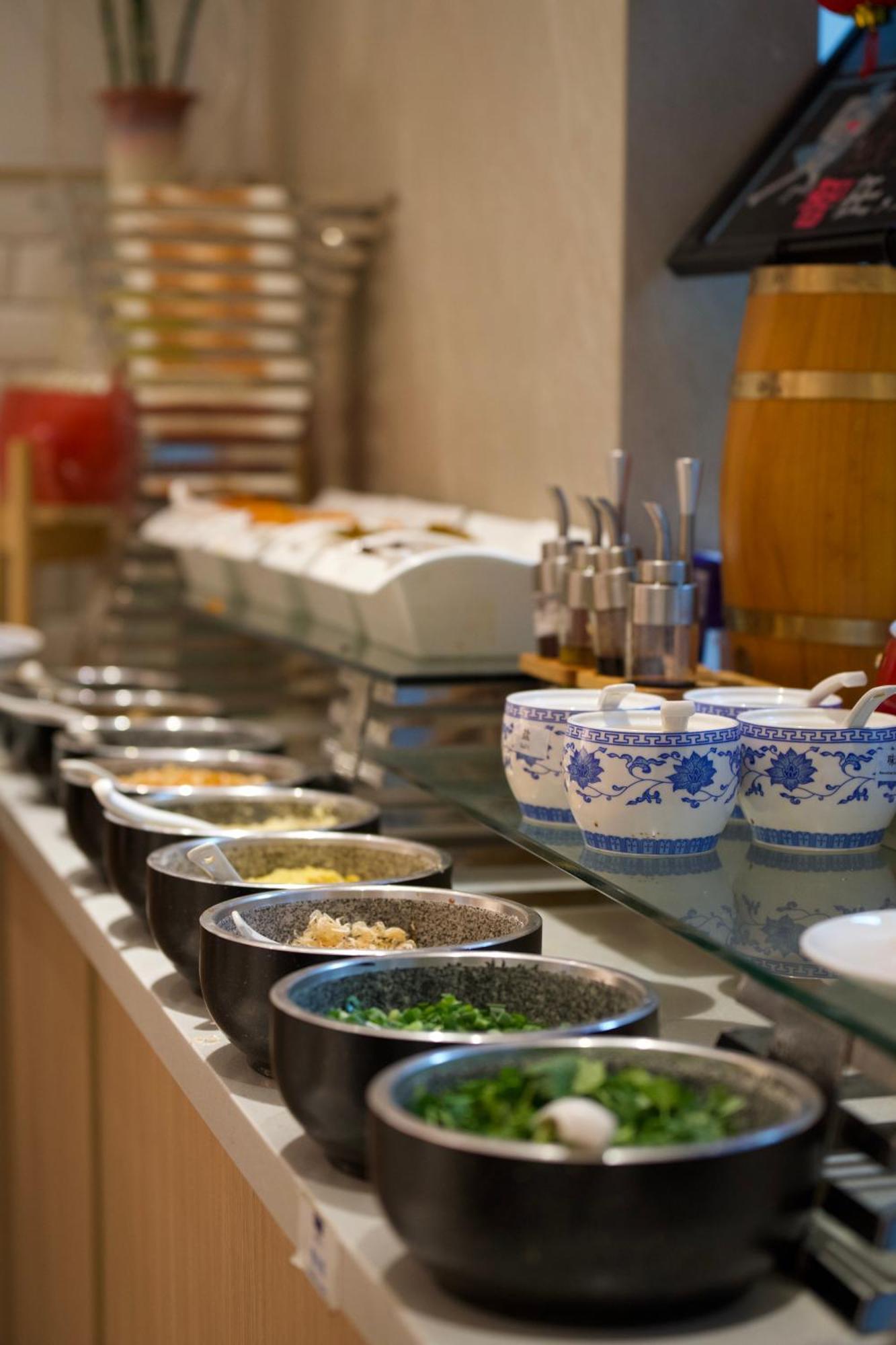 Holiday Inn Express Chengdu Tianfu Square By Ihg - Chunxi Road And Kuanzhai Alley Exteriör bild